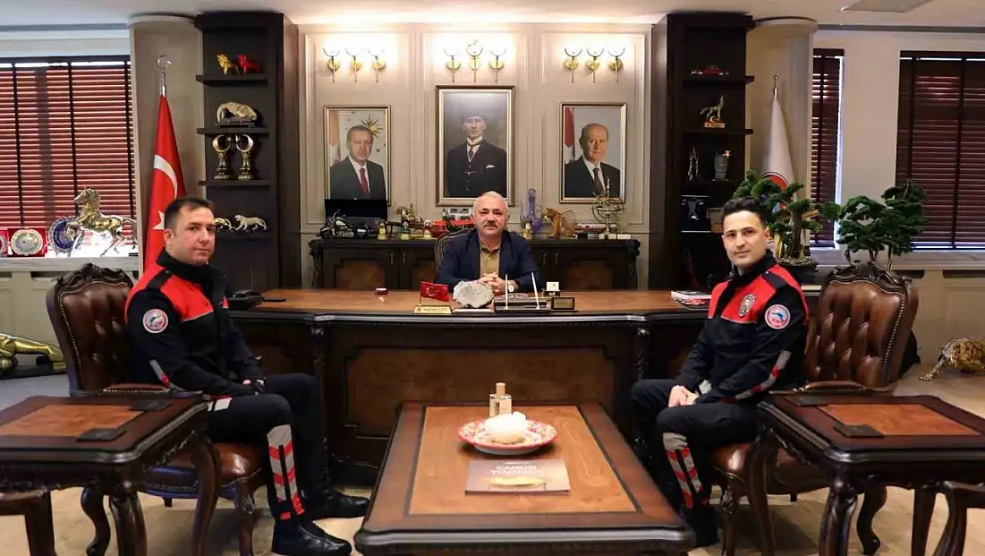 Başkan Esen, heimlich manevrasıyla hayat kurtaran polis memurlarını tebrik etti