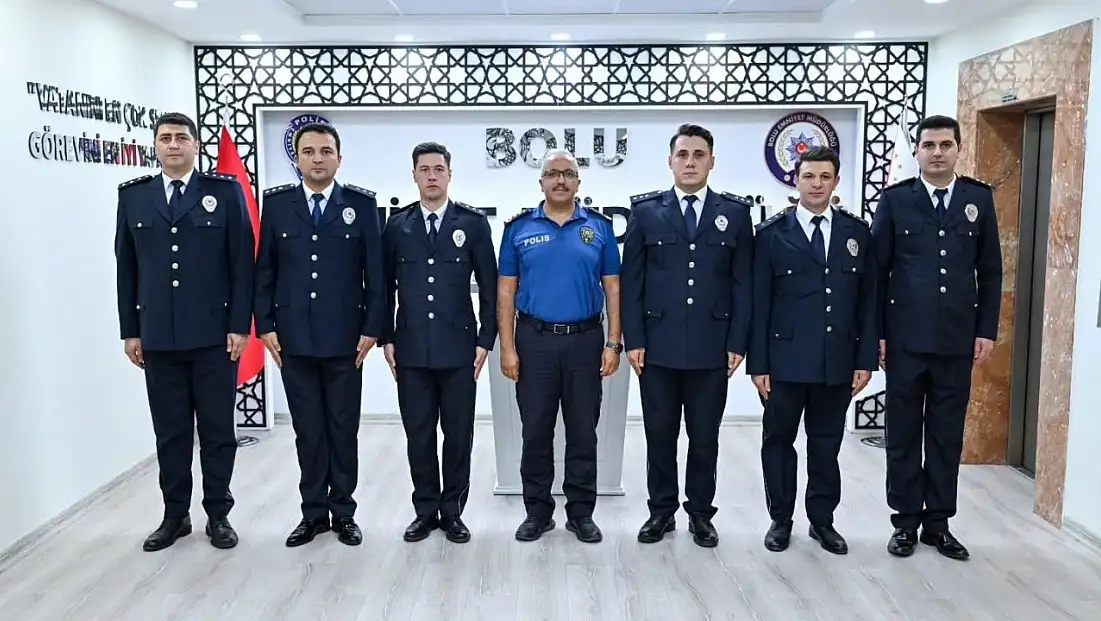 Bolu'da başkomiserliğe terfi eden polislere rütbeleri takıldı