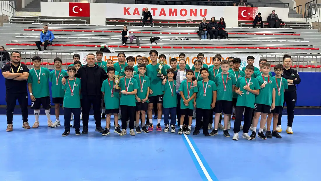 Candarbey’in Şampiyon Sporcularına Madalya