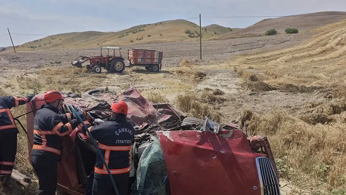 Çankırı'da hafif ticari araç ile otomobil çarpıştı: 3 ölü, 4 yaralı