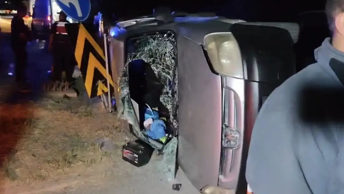 Çankırı'da iki hafif ticari araç çarpıştı: 9 yaralı