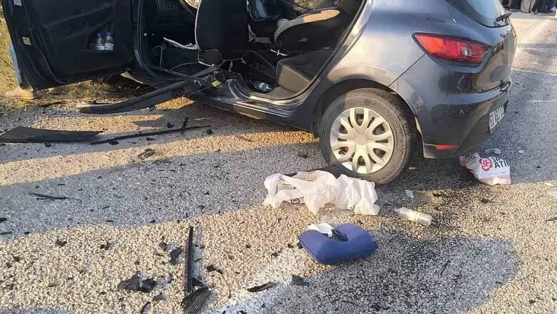 Çankırı'da iki otomobil çarpıştı: 1 ölü, 6 yaralı