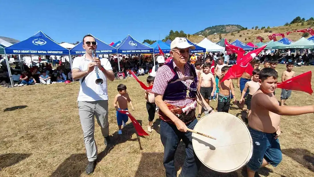 Geleneksel 'Acısu Bayramı' yüzlerce kişinin katılımıyla gerçekleştirildi