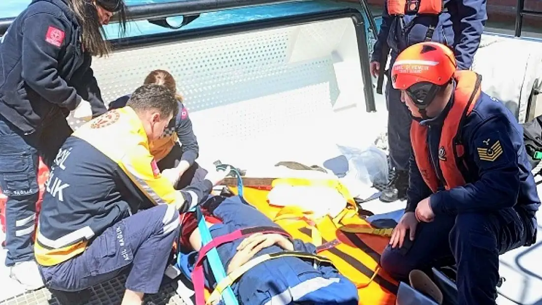 Gemide Yaralanan Personelin Yardımına Sahil Güvenlik Yetişti