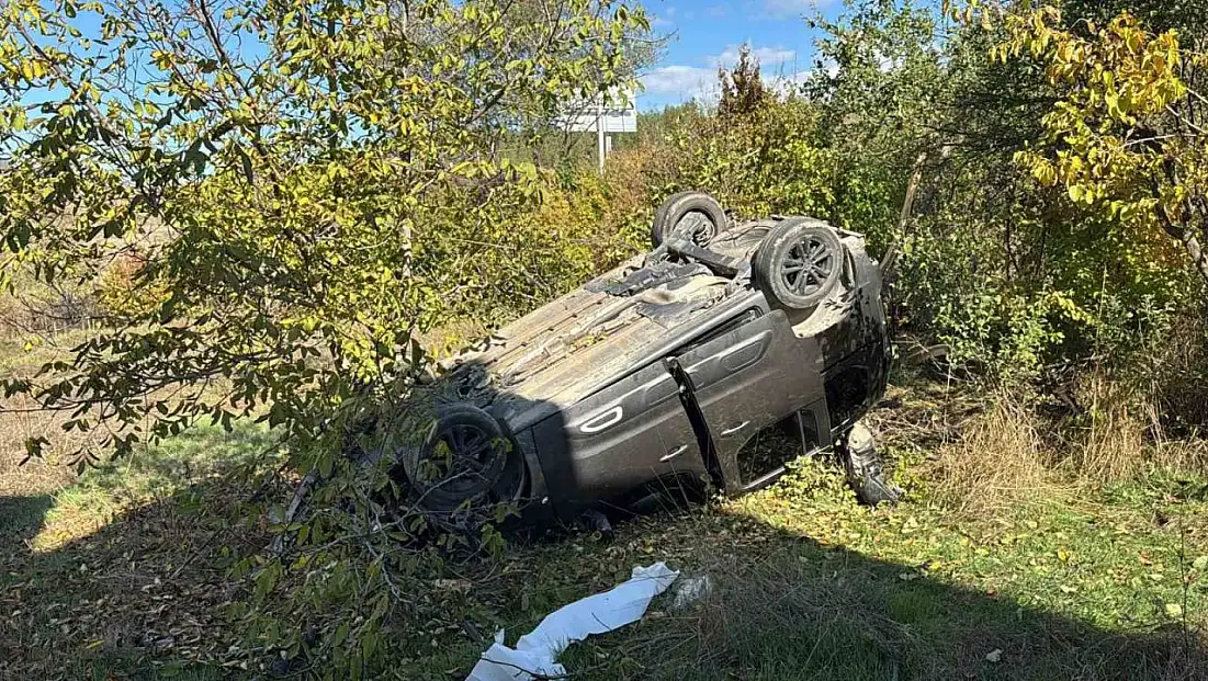 Kamyonet 38 metre aşağı yuvarlandı: 1 ölü, 1 yaralı