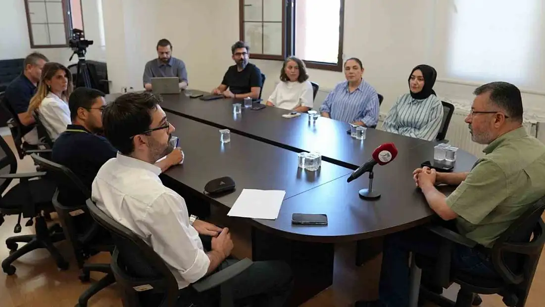 KBÜ'de yeni dönem hedefleri İletişim Fakültesinde ele alındı