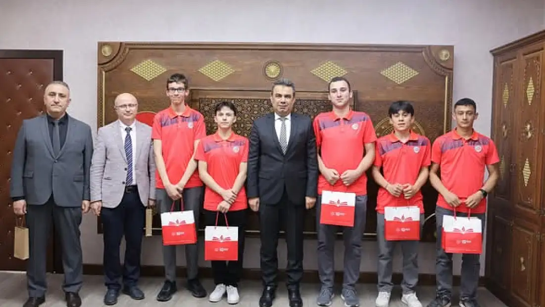 MEB Robot Yarışması’nda Derece Elde Eden Öğrencilerden Gümüş'e Ziyaret