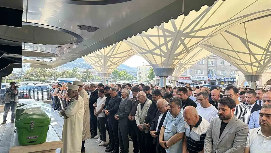Tabancayla kendisini vuran şahıs toprağa verildi