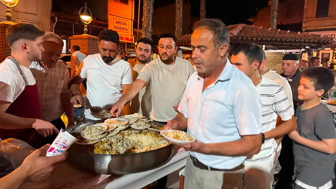 Taşköprü’de Mevlid Kandili’nde Vatandaşlara İkram