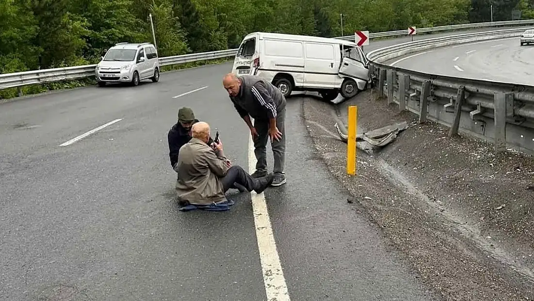 Ticari Araç Kontrolden Çıktı, Sürücü Camdan Fırladı