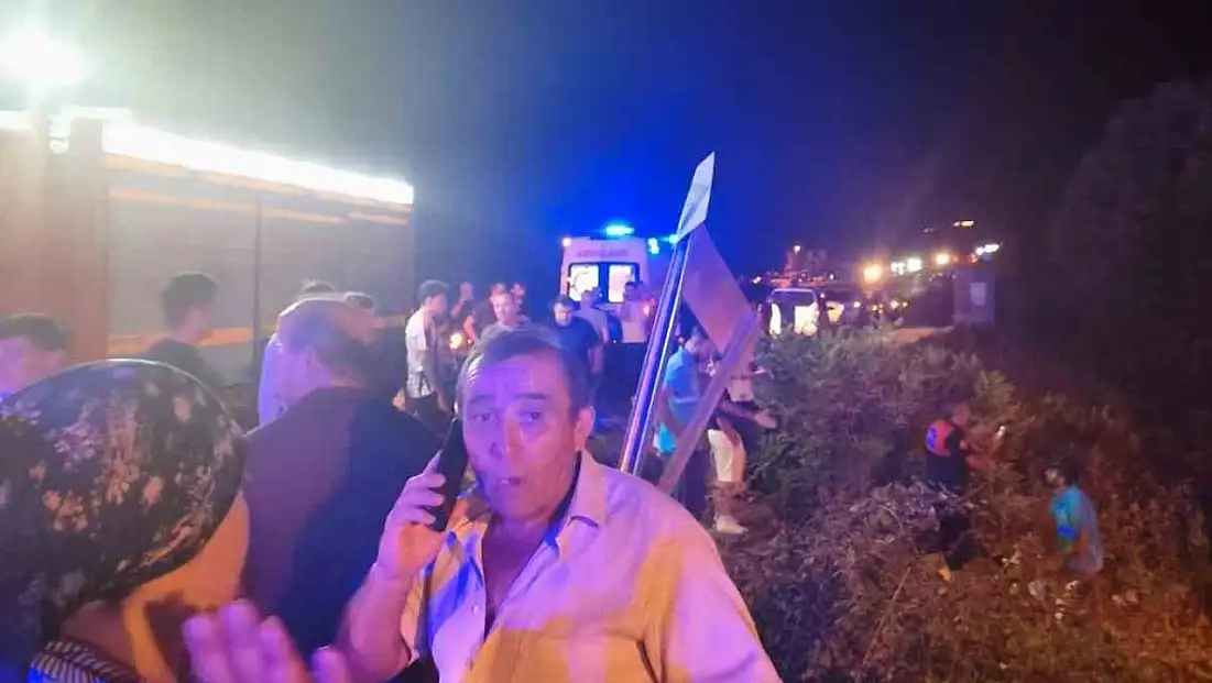 Yolcu minibüsü ile otomobil çarpıştı: 11 yaralı
