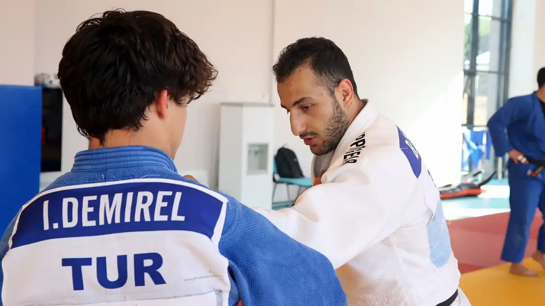 4 Ameliyata Rağmen Judoyu Bırakmadı