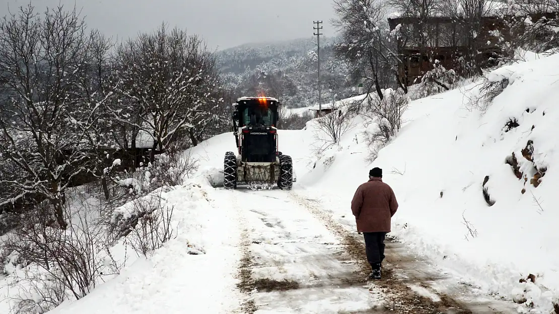 Ekipler Karla Mücadele Çalışması Yapıyor