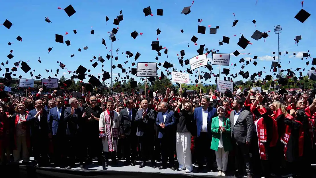 4 Binden Fazla Öğrenci Mezuniyet Coşkusu Yaşadı