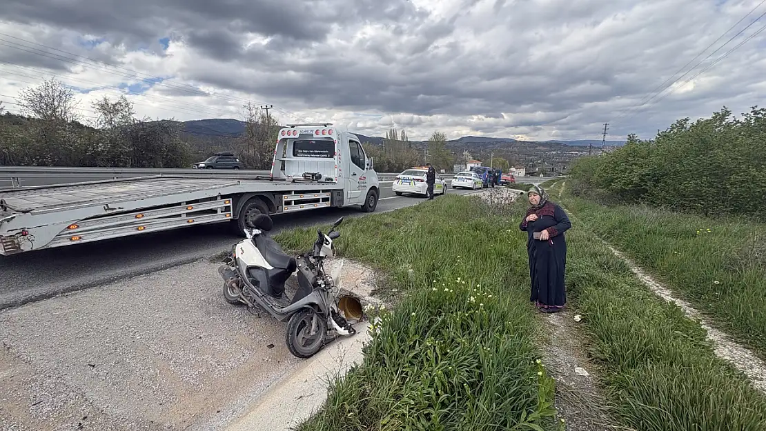 Motosiklet Yoldan Çıktı: 3 Yaralı