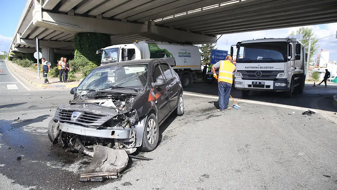 Okul Servisi İle Otomobil Çarpıştı: 4 Yaralı