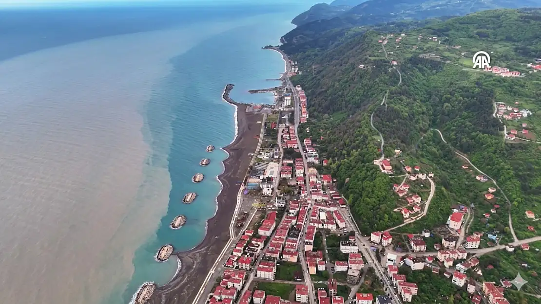 Sağanak Denizin Rengini Değiştirdi