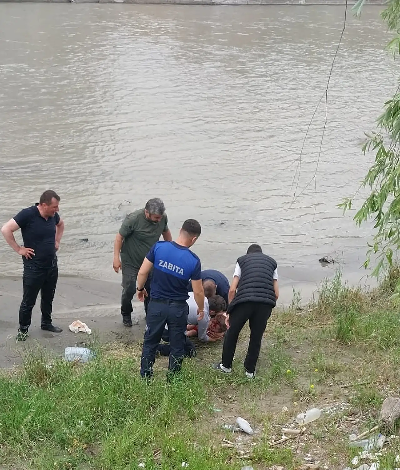 Irmağa Düşen Çocuk Yaralandı