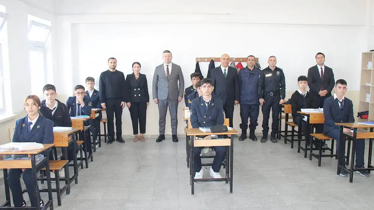 Kaymakam Uçar, Öğrenci Ve Öğretmenlerle Buluştu