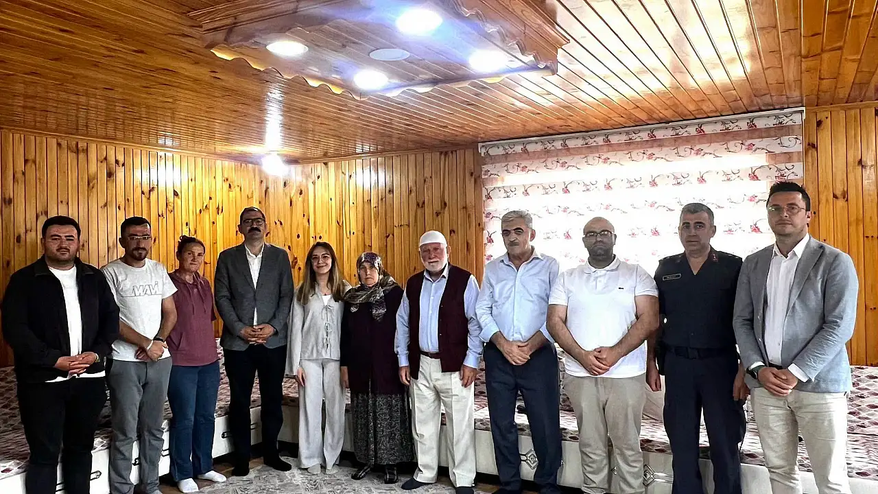 Kastamonu'da şehit babasına Babalar Günü ziyareti