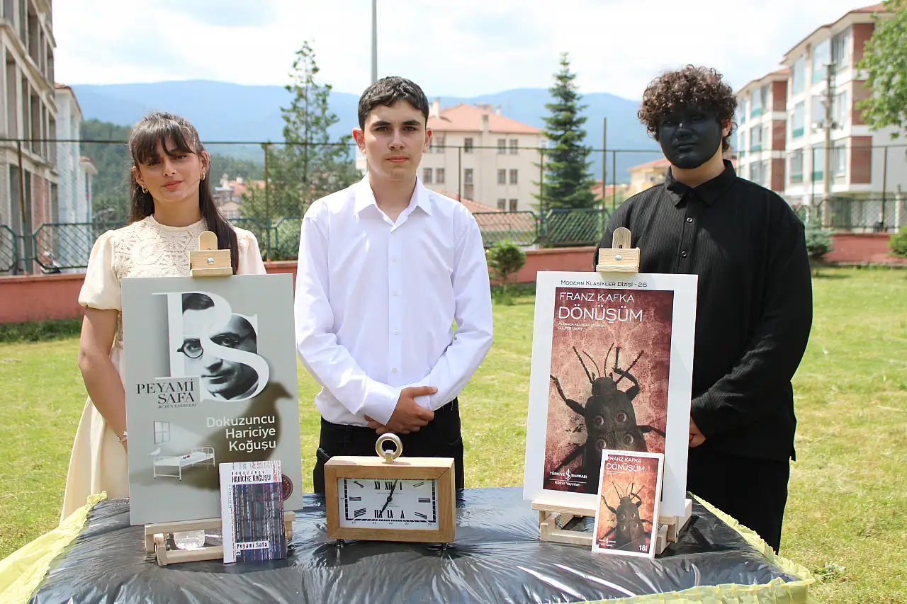 Öğrenciler Roman Kahramanlarını Canlandırdı