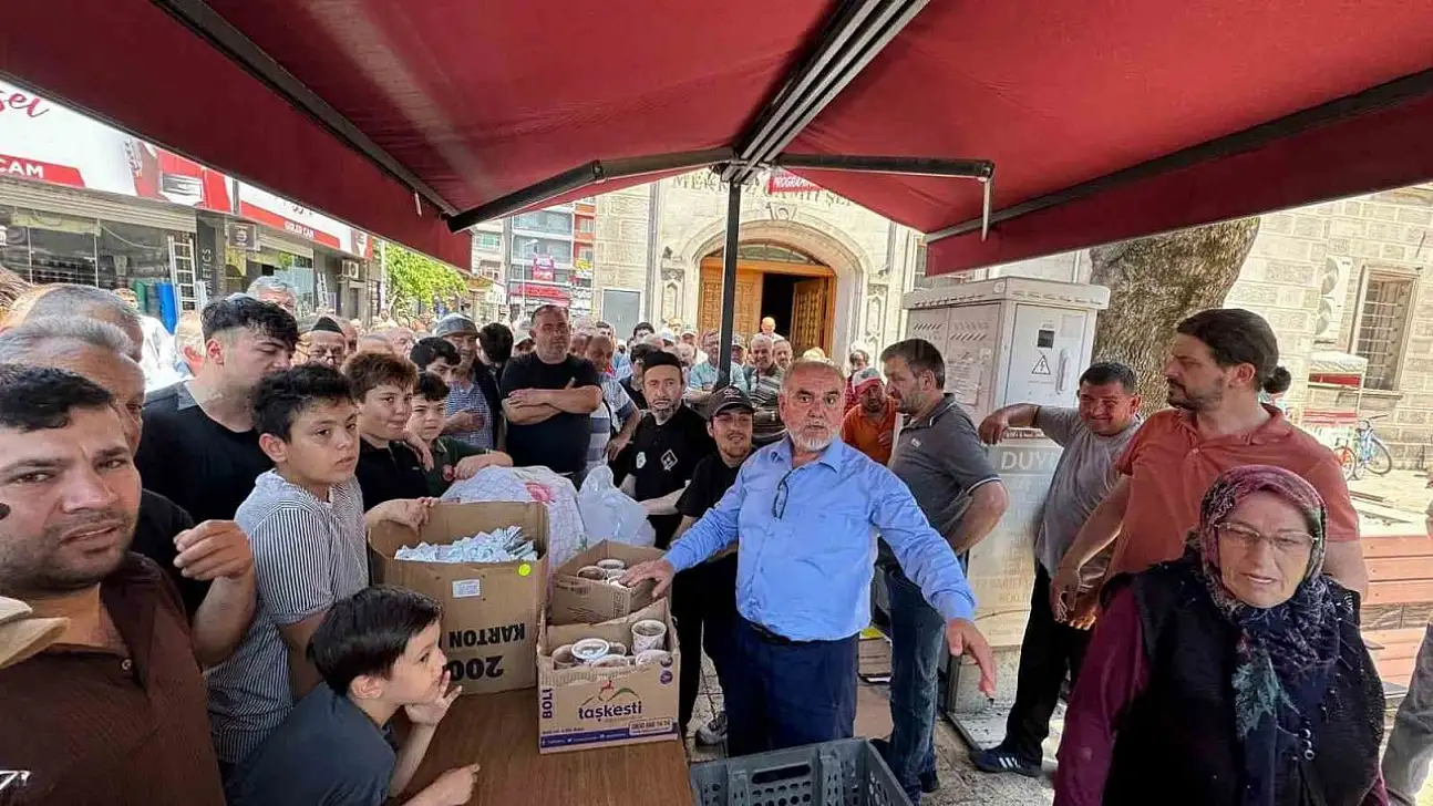 Alaplı'da yüzlerce vatandaşa aşure ikramı