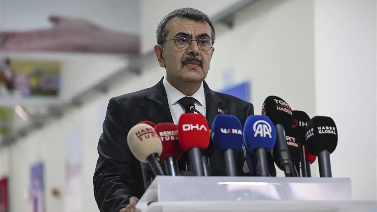 Bakan Tekin: 'Yaz Aylarında Çocuklarımızın Bol Bol Kitap Okumalarını, Bu Alışkanlığı Edinmelerini Öneriyorum'