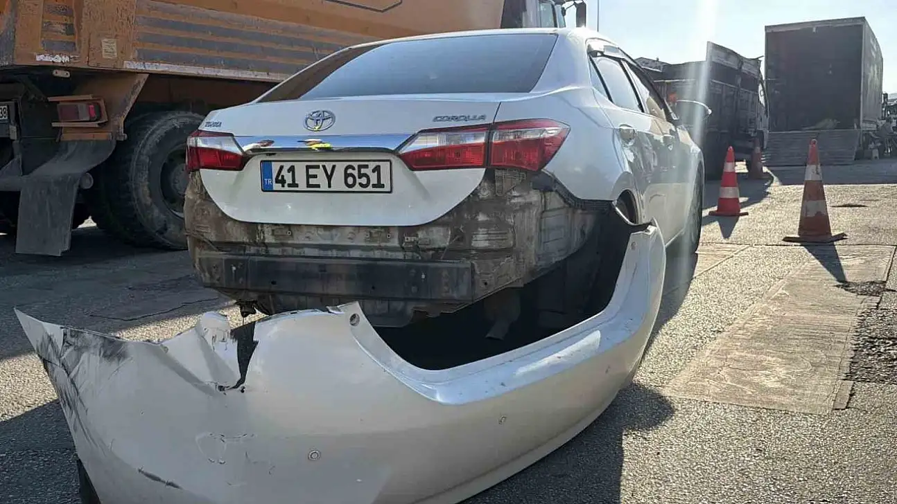 Bolu'da kamyonla otomobil çarpıştı