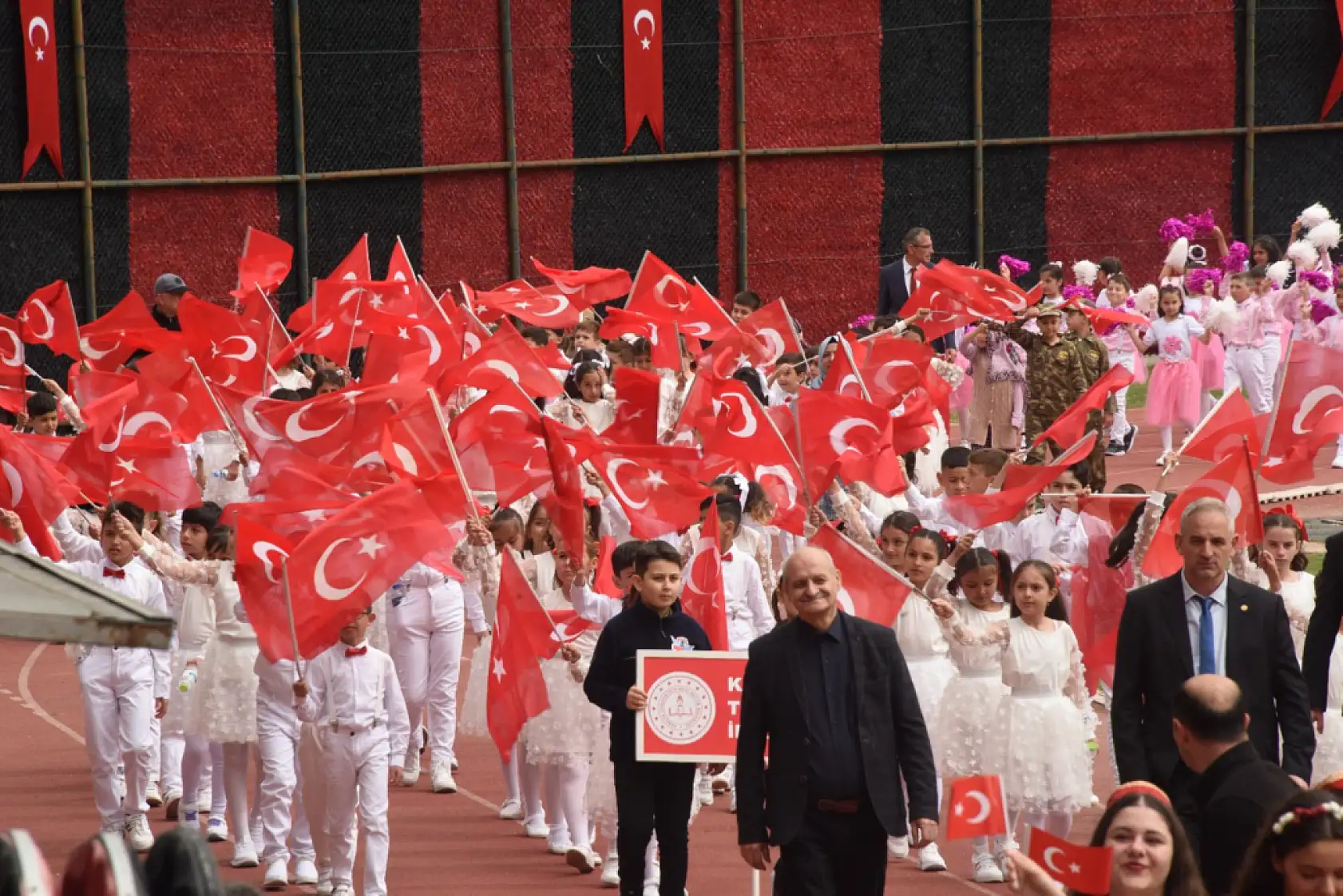 23 Nisan Coşkusu Gazi'de Doruğa Ulaştı