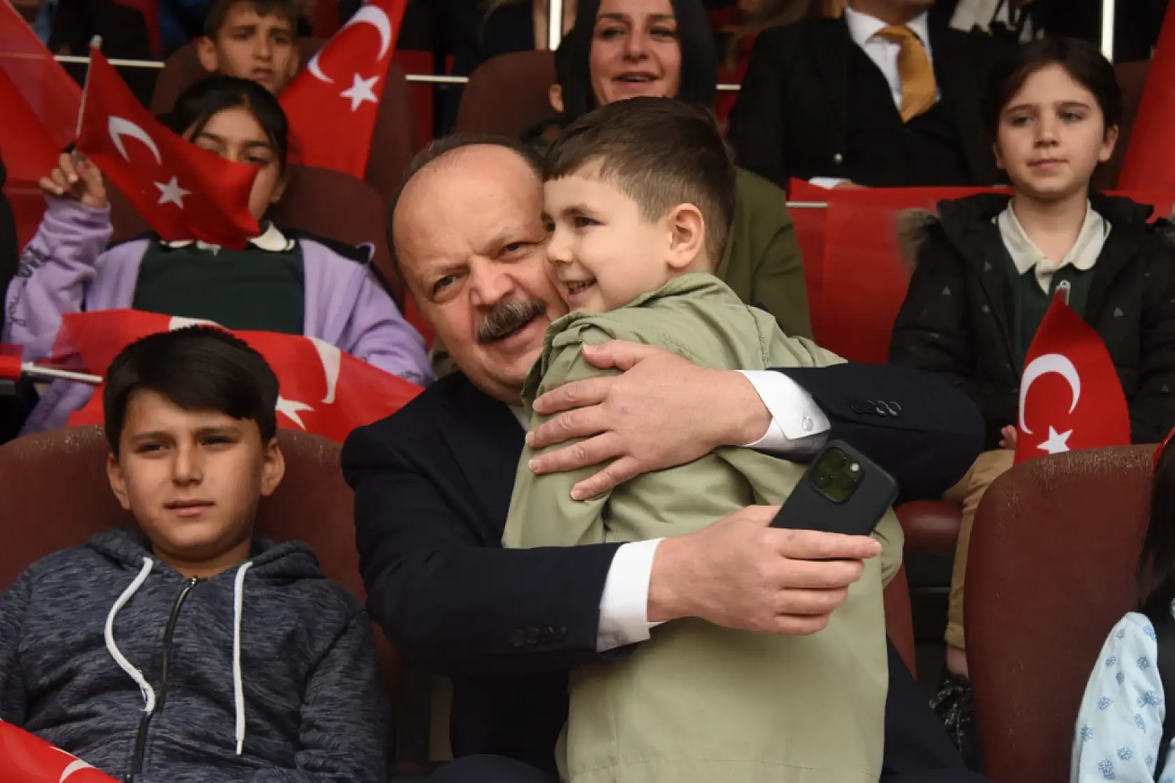 23 Nisan Coşkusu Gazi'de Doruğa Ulaştı