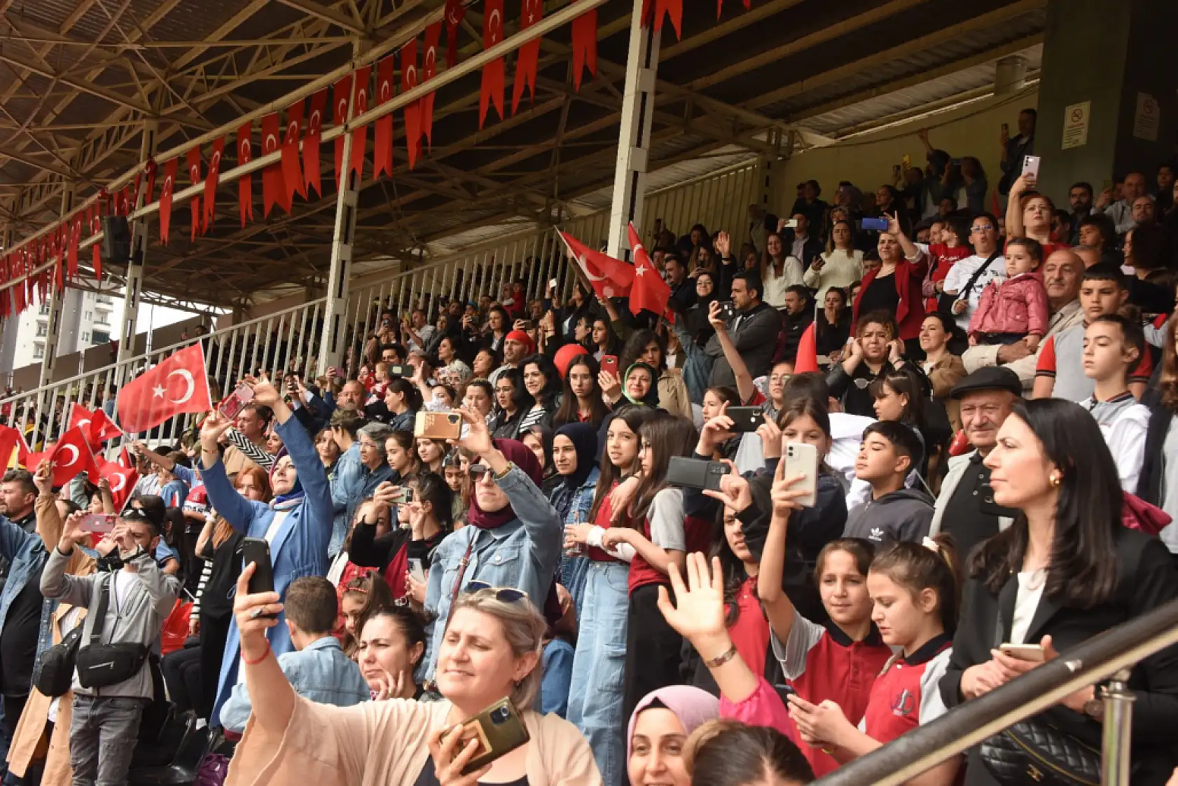 23 Nisan Coşkusu Gazi'de Doruğa Ulaştı