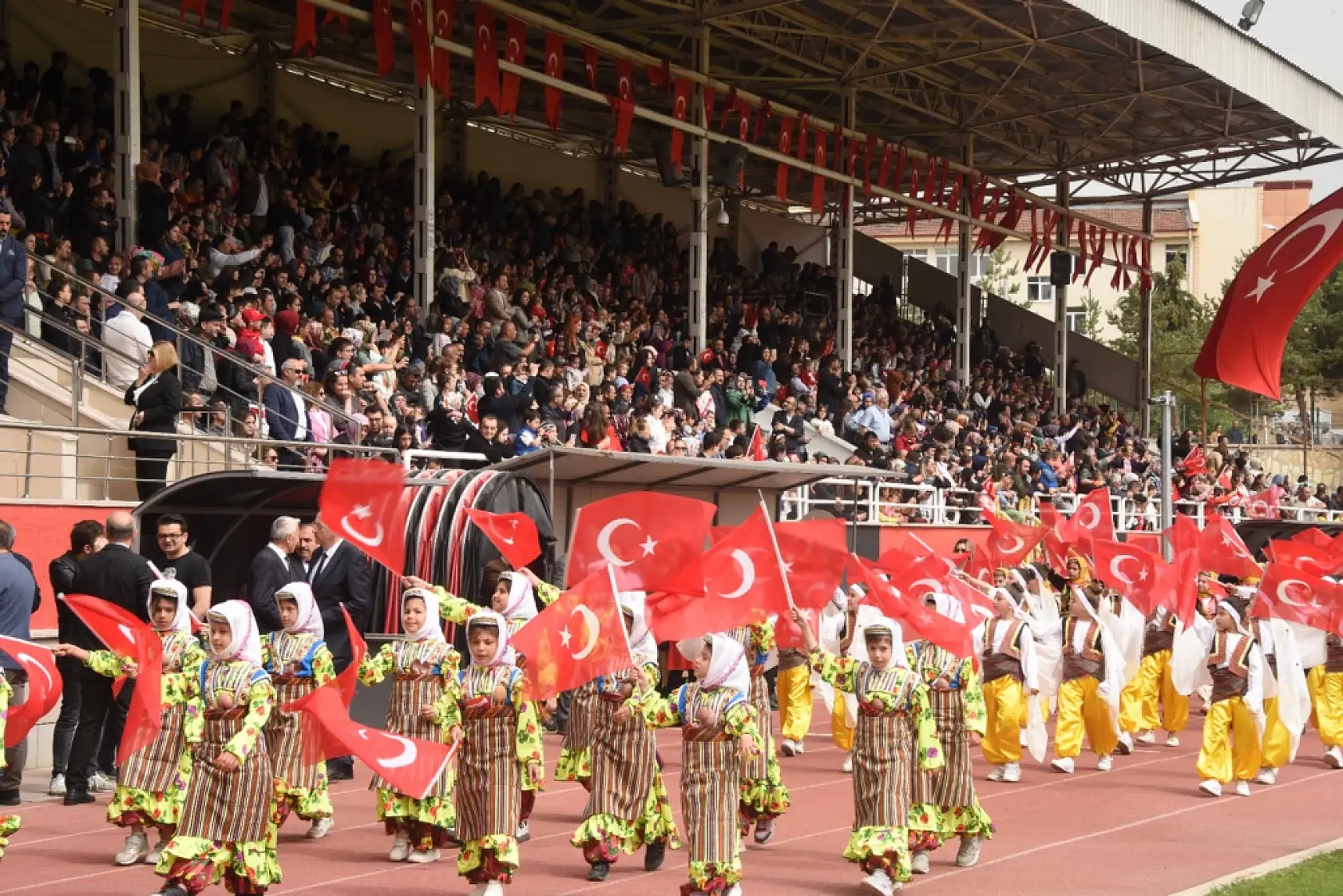 23 Nisan Coşkusu Gazi'de Doruğa Ulaştı