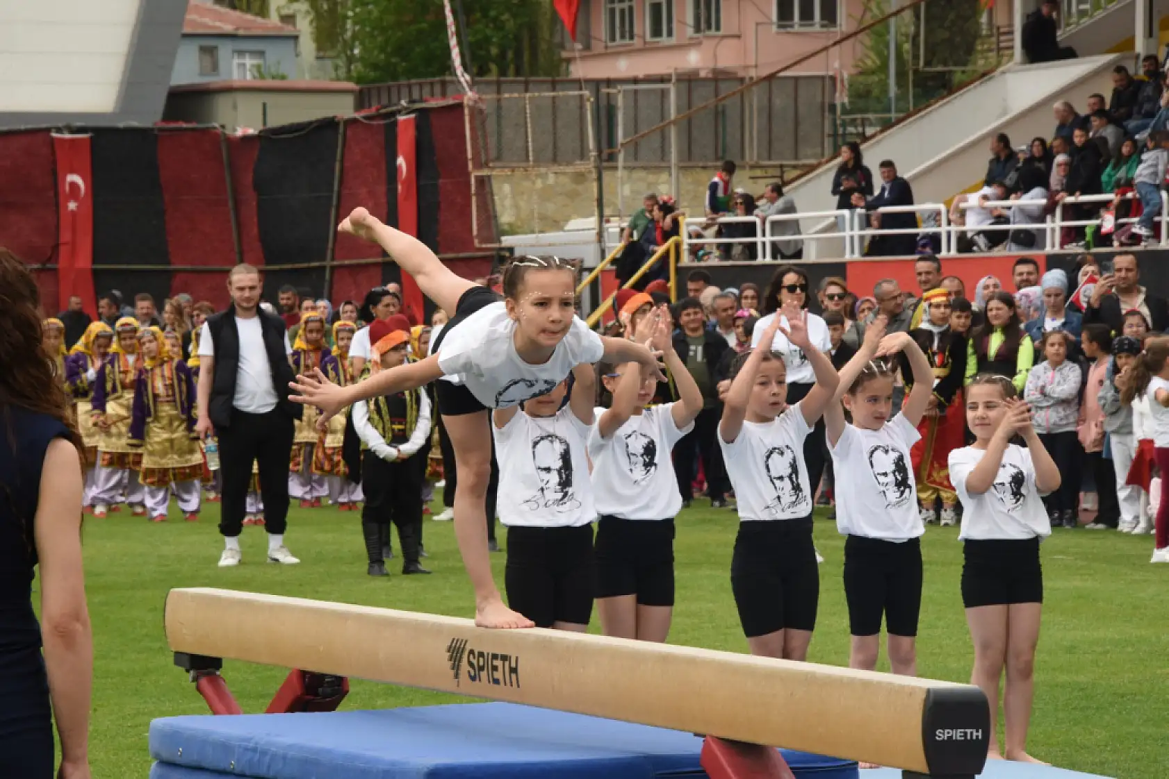 23 Nisan Coşkusu Gazi'de Doruğa Ulaştı