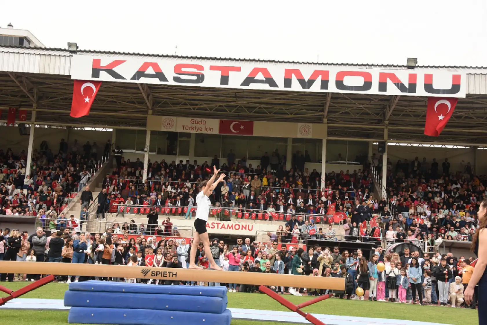 23 Nisan Coşkusu Gazi'de Doruğa Ulaştı