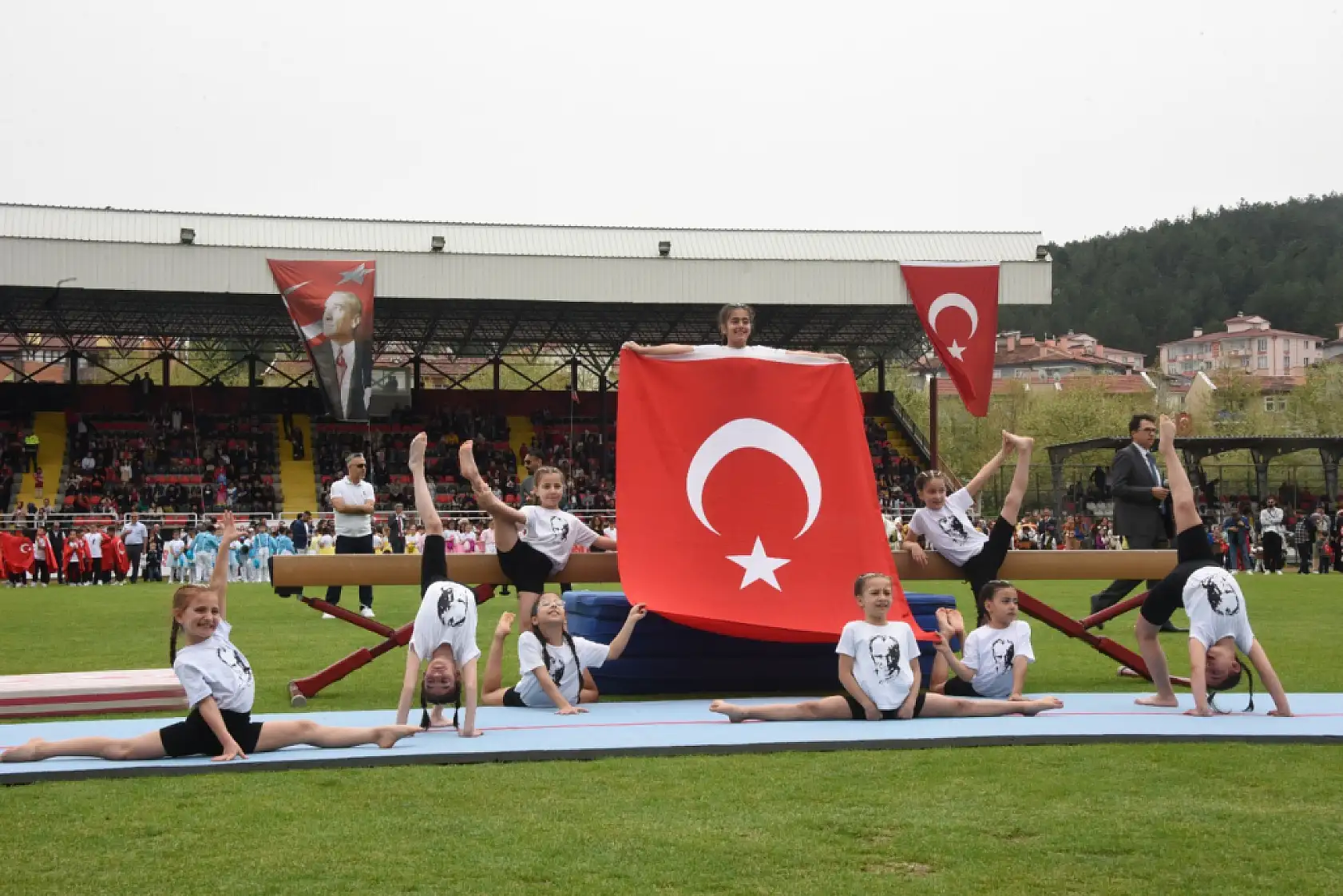 23 Nisan Coşkusu Gazi'de Doruğa Ulaştı