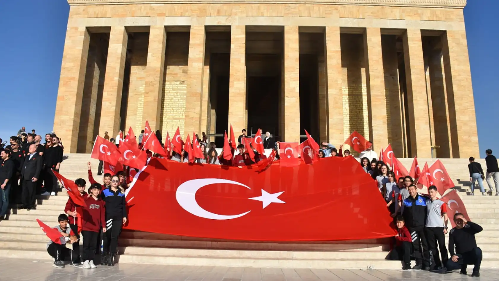Gençlerden Anıtkabir'e Ziyaret