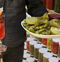 Turşu Suyu Bulanıklaşınca Hemen Atmak mı Gerekiyor?