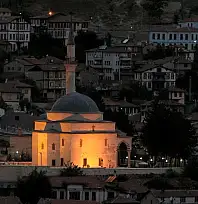 Yakupağa Camii'nin Kapısında Ne Yazıyor?