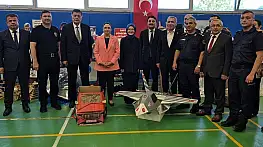 Atık malzemelerden yapılan kostümlere büyük ilgi