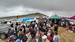 Bin 850 rakımlı zirvede şifa mesaisi: Hacet Bayramı'nda sarı kantaron topladılar