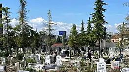 Çorum'da Arefe Günü Mezarlıklar Ziyaretçilerle Doldu