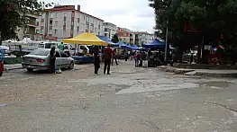 Çorum'da sağanak pazarcılara zor anlar yaşattı