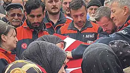 Eşi tabutuna son kez sarıldı, babası namazını kıldırdı: AFAD personeline hüzünlü veda