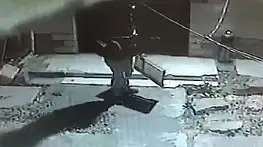 Karabük'te demir mazgal hırsızlığı kamerada