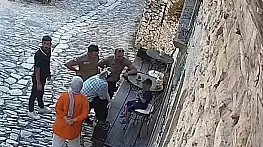 Kayıp Aras'a anne şefkati: Polis gelene kadar başından ayrılmadı