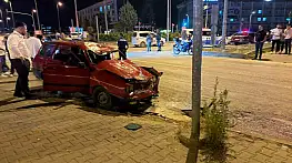 Kırmızı ışıkta dehşet: Genç motosikletli 36,5 metre sürüklendi