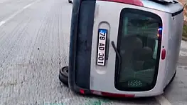 Önce refüje ardından otomobile çarparak devrildi: 1 yaralı