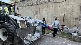 Siteyi karton yığınına çevirdiler, temizlik sırasında tepki gösterdiler