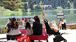 Tatilciler bayramda Gölcük'e akın etti