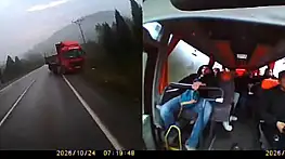 Tırın hatalı sollaması faciaya davetiye çıkardı: 24 kişi ölümden döndü